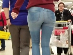 Sexy round ass in supermarket