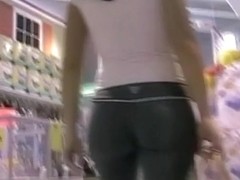 Horny voyeur filmed sweet ass in sexy tight leggings