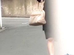 Gorgeous Japanese woman getting sharking gift from lustful stranger