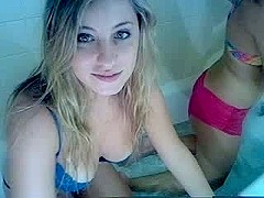 Two amateur pussies in the bath