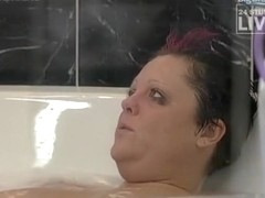 Curvy Big Brother contestant bathes topless