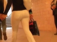 Stunning ass in white jeans caught on spy camera
