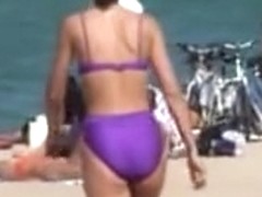 Candid bikini babe impressing with hot body on the beach 06s