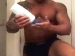 Bodybuiler Muscle Straight Flexing Showing off and talking trash
