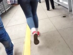 SEXY college girl IN JEANS TIGHT