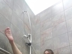Chubby BBw masturbates in gym shower