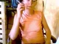 immature slut gets herself off on webcam