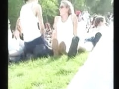 Voluptuous spread her legs in the park to freshen up