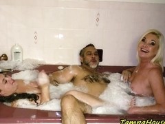 Paki Married Lady engulfing paramours dong in bath